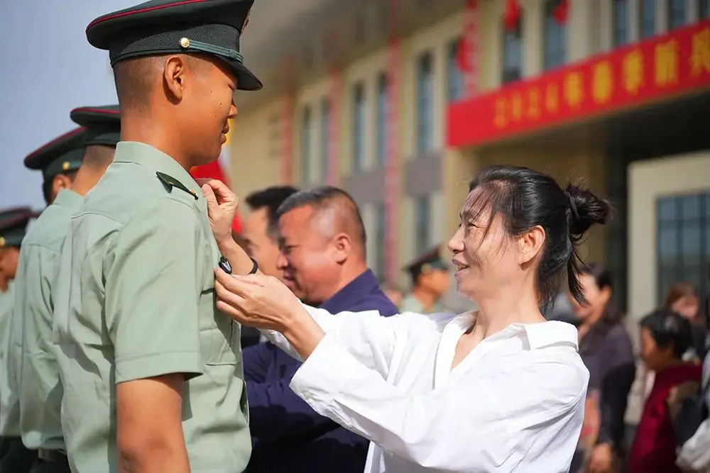 穿越火线军衔图鉴表_端游穿越火线军衔图分别叫什么_穿越火线军衔图标